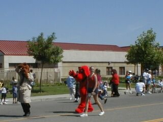 P7041027cs.jpg (15119 bytes)